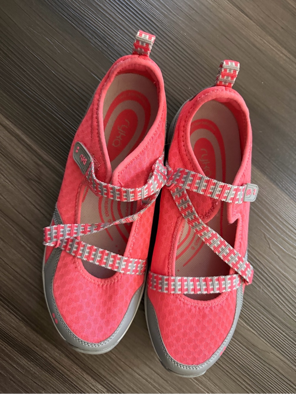 Women’s size 11W (wide) Ryka Mary Jane Walking shoe in Kailee Pink with Velcro